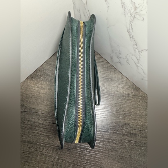 Louis Vuitton Taiga Baikal Green Clutch/Wristlet - Picture 5 of 9